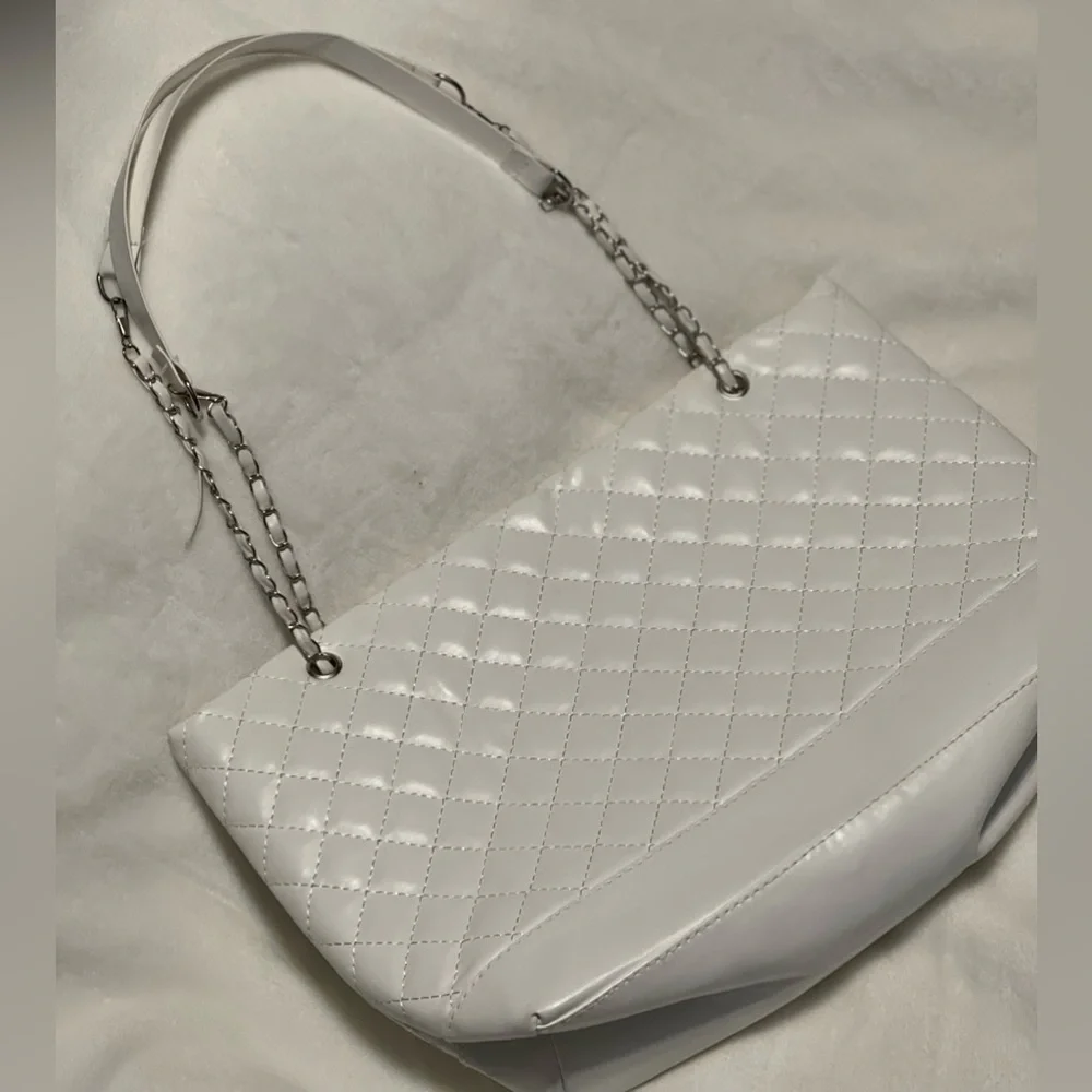 Purse - Picture 1 of 3